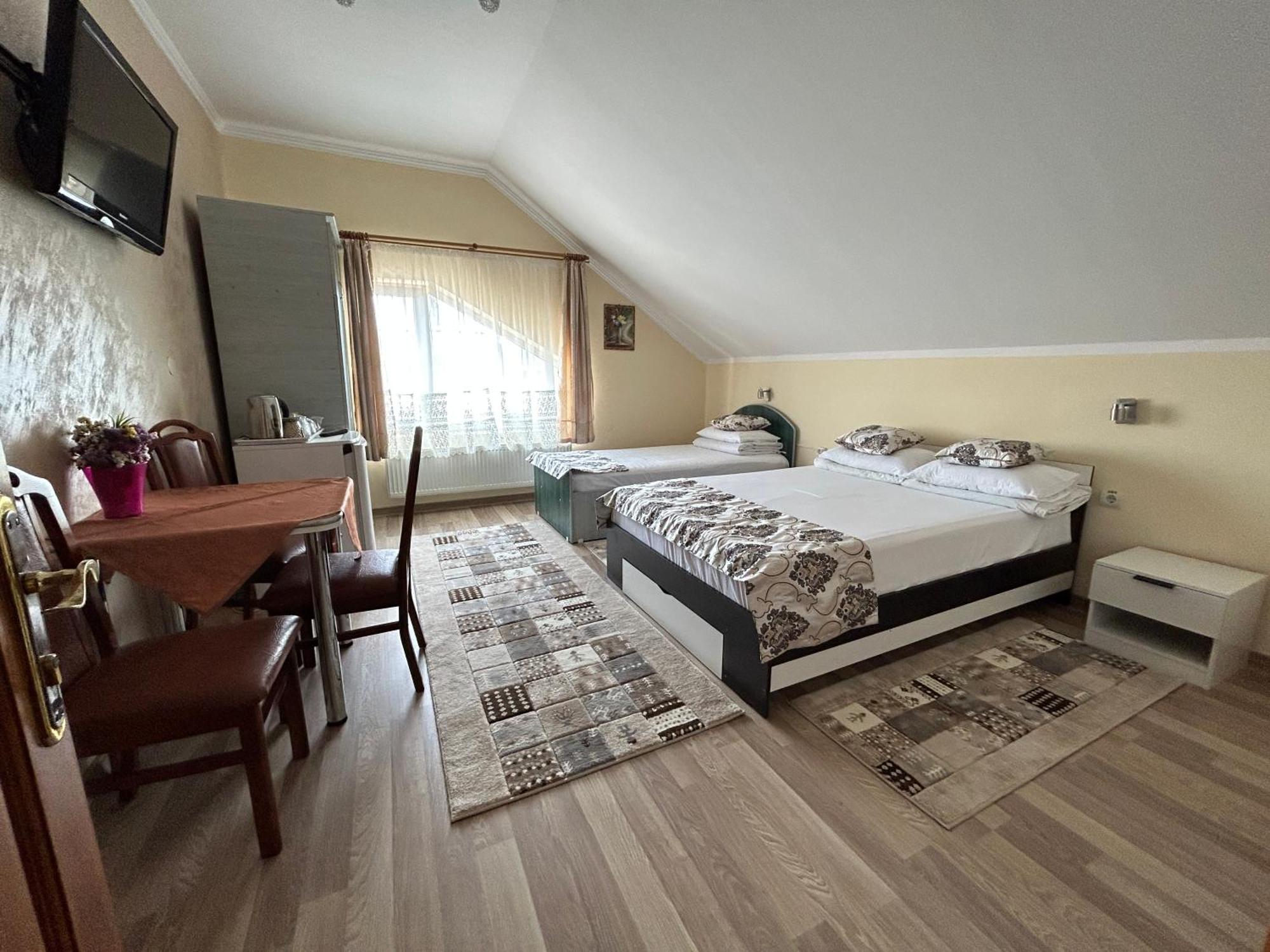 Pensiunea Cornelius Piatra Neamţ Exterior foto